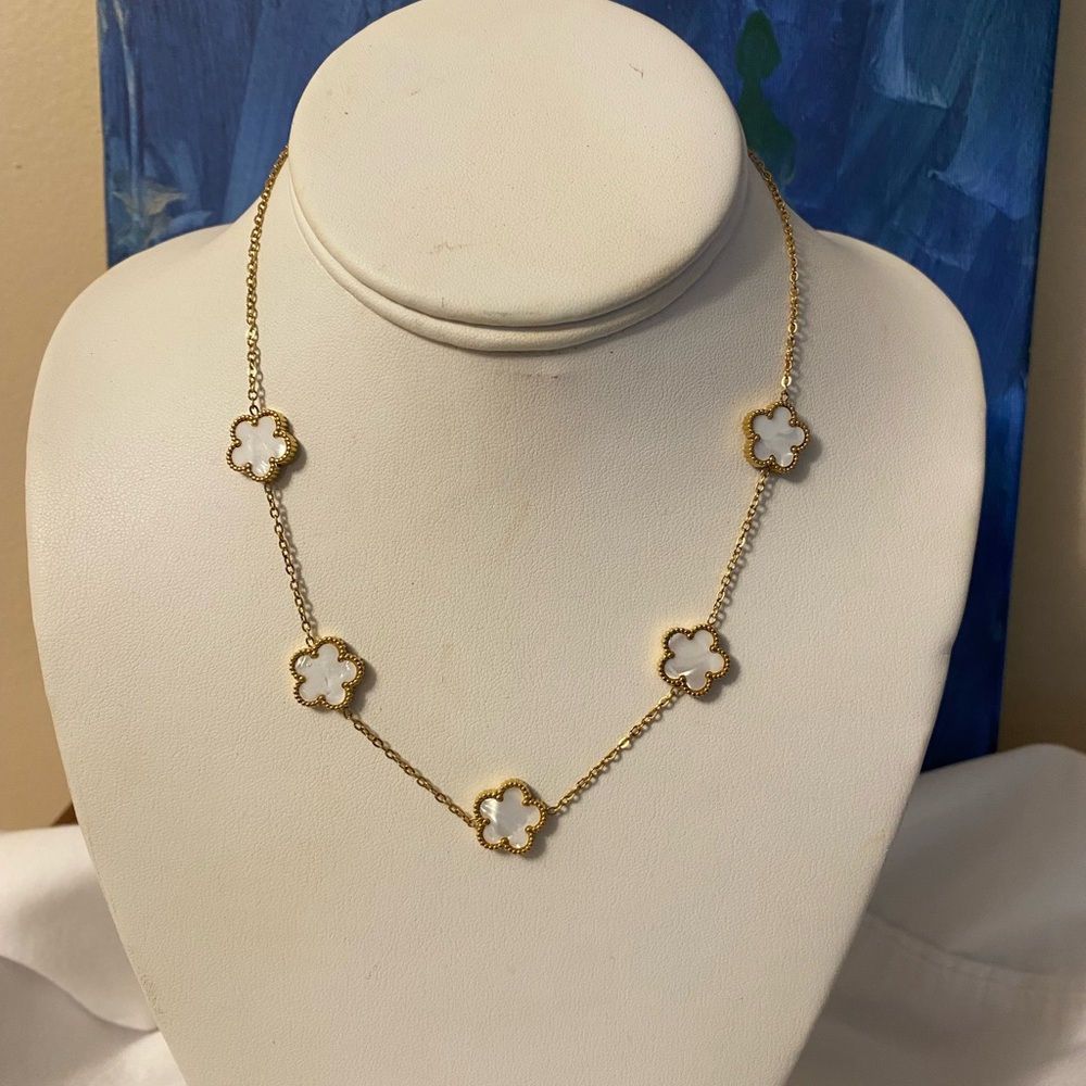Gold and White Flower Necklace - Picture 4 of 5